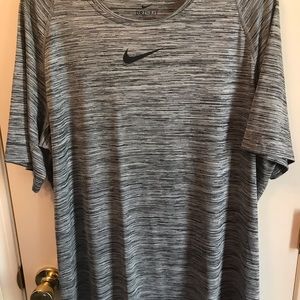 Nike Gray Short Sleeve Men's Tee
